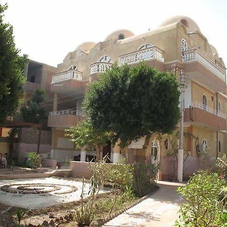 ホテルLuxor Light Retreat エクステリア 写真